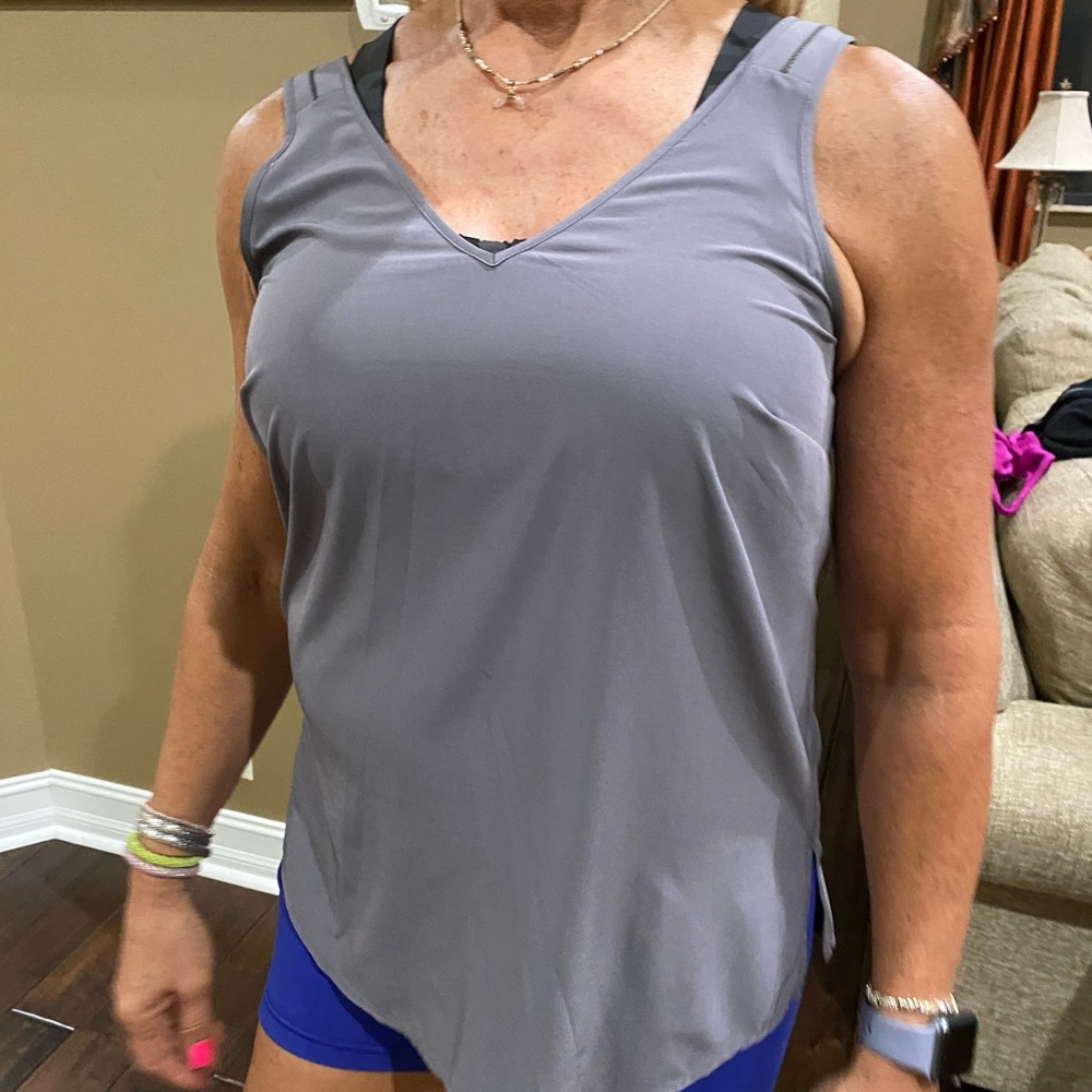 Gray tank - Picture 3 of 4